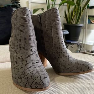 Womens boots by Carlos Santana size 8